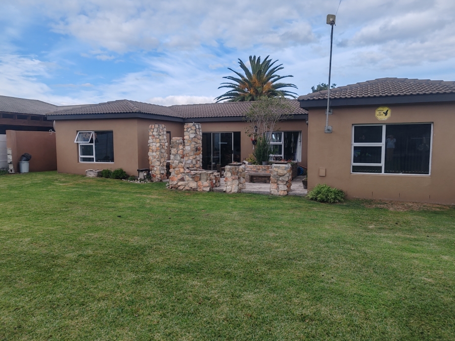 3 Bedroom Property for Sale in Heuningkloof Western Cape